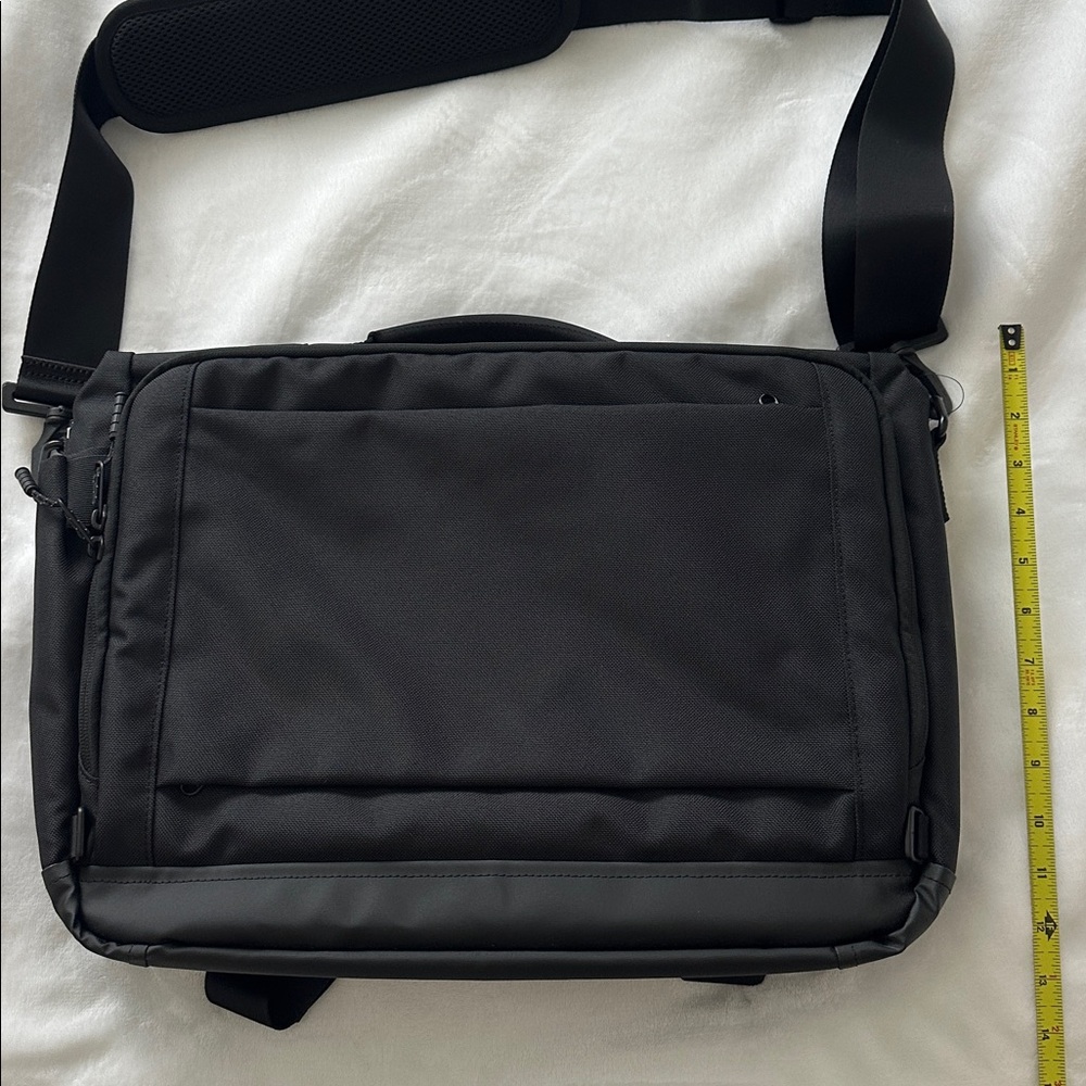 Timbuk2 Classic Black Messenger Bag - Picture 3 of 6